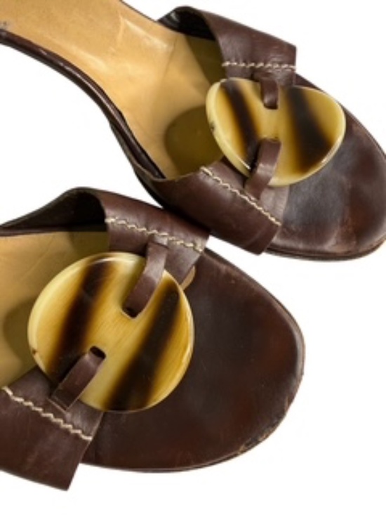 Anne Klein Chocolate Brown Shell Embellished Kitten Heel Sandal Size 7.5 - Picture 8 of 8